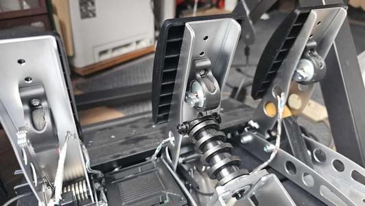 Rumble mount for Fanatec CSL Pedals using PS4 motor for SimRacing