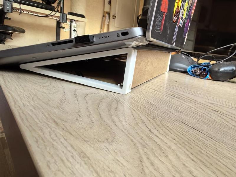Janky laptop stand