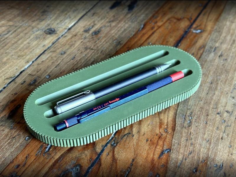 Desk pen holder