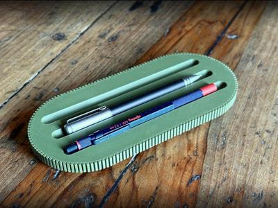 Desk pen holder