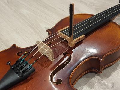 Hinged violin bow guide (1/2 size)