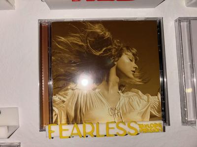 Taylor Swift, Fearless (taylor's version), CD holder wall mounted