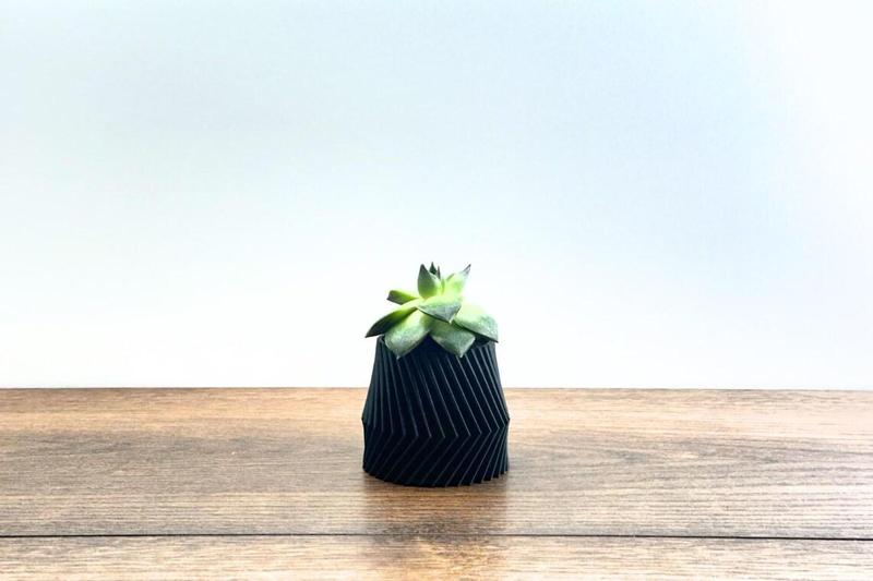 Smart Planter Twist Flower Pot