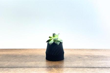 Smart Planter Twist Flower Pot
