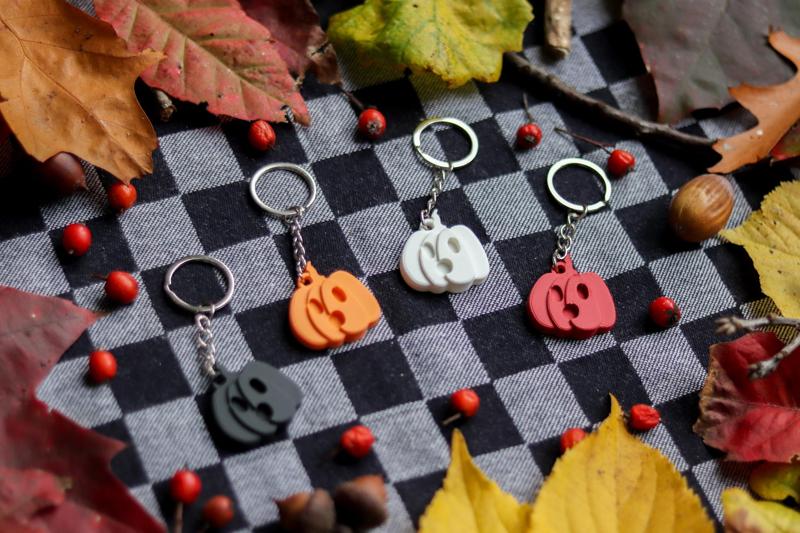 Surprised Pumpkin Keychain | Autumn Series | Halloween
