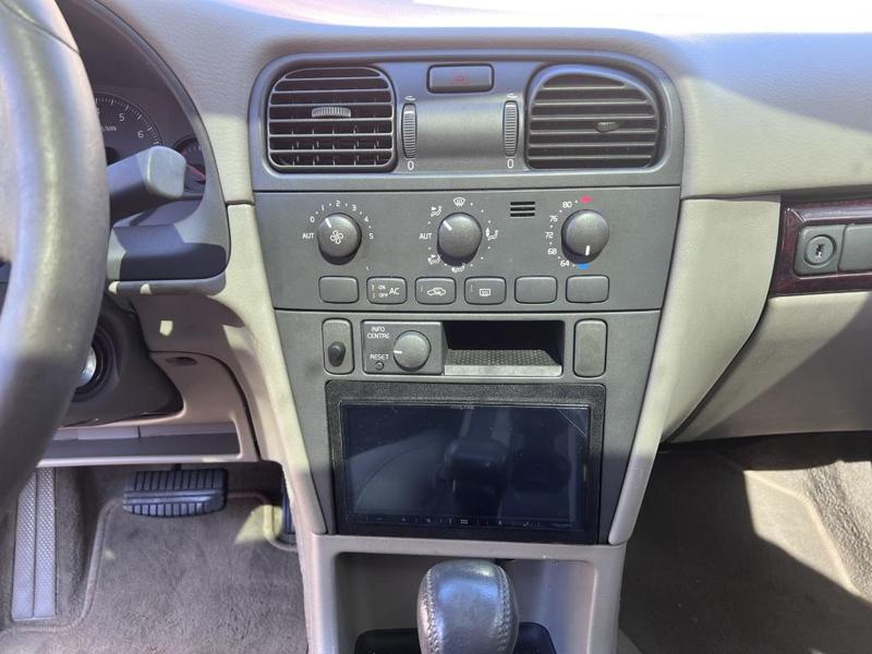Volvo S40 radio trim panel 2000, 2001, 2002, 2003