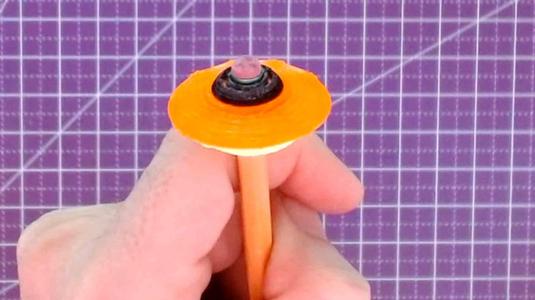 Through-hole UFO v2.0 pencil topper