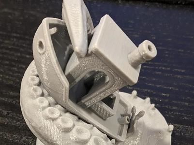 Kraken grabbing Benchy