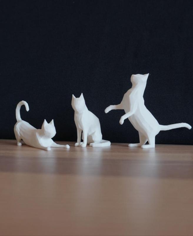 Lowpoly playing cats decoration batch1