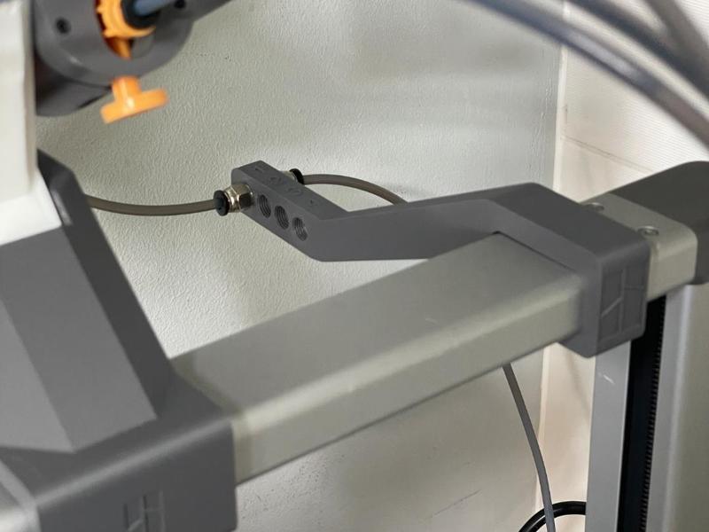 A1 - Top mounted ptfe tube routing arm / C4-M10