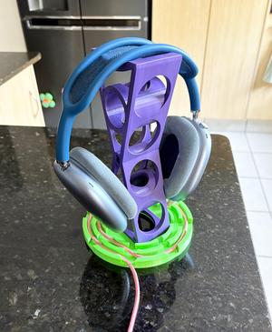 Cord dock headphone stand