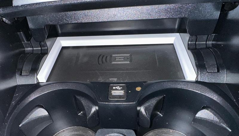 Phone-Frame (center phone for better inductive charging on BMW i4).