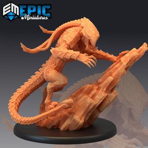 Alien Beast Climbing / Extraterrestrial Tentacle Creature / Biologic Weapon