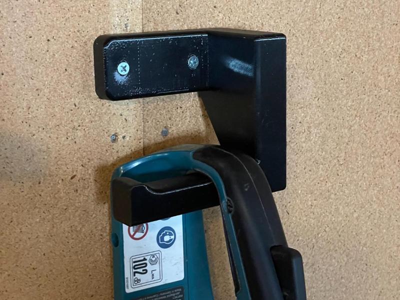 Makita chain saw holder