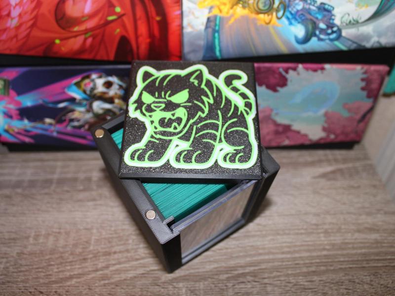 MTG EDH Commander Showcase Deck Box - Chibi Ygra