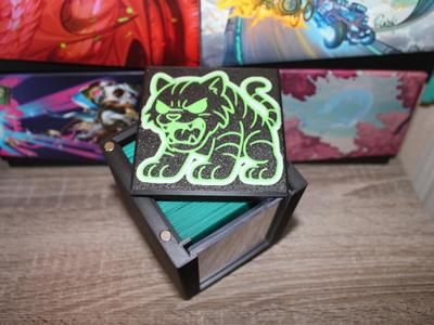MTG EDH Commander Showcase Deck Box - Chibi Ygra