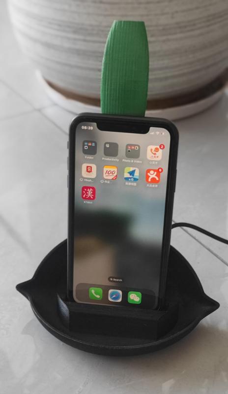 iPhone charging stand (curved pan-shaped)
