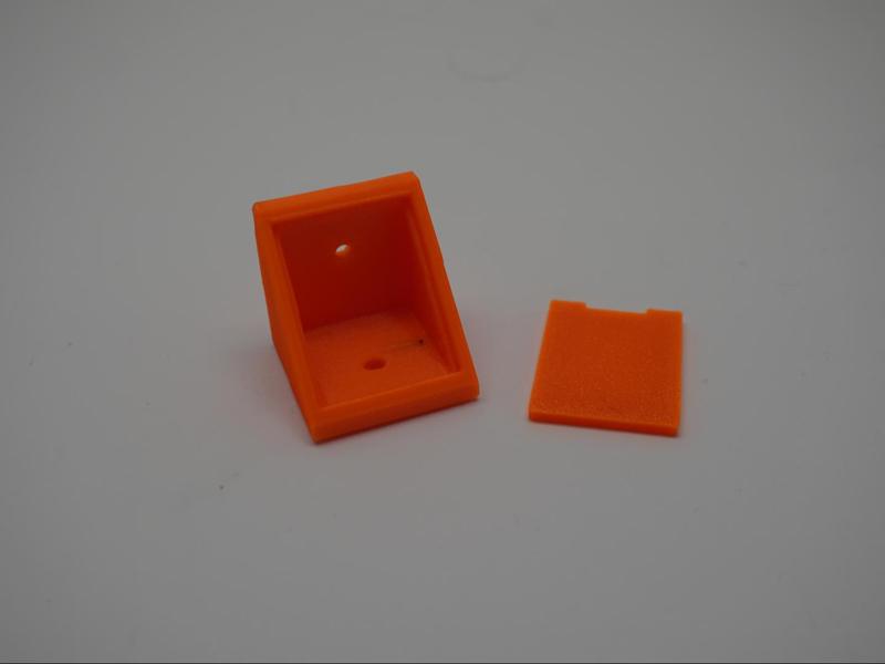 Shelf bracket closable