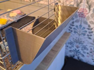 Hay feeder for guinea pigs