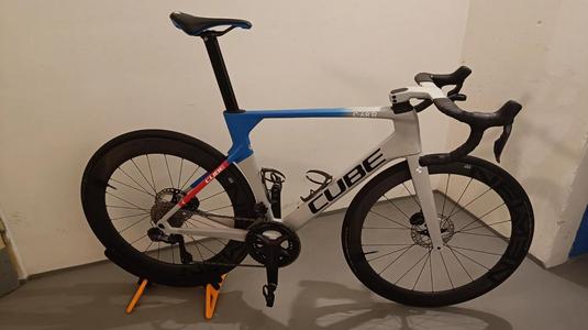 Road bike stand (28-40mm)