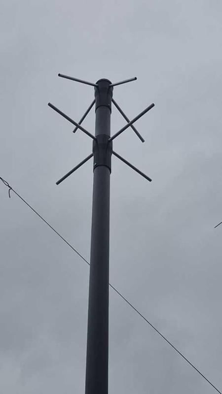 Asymmetric turnstile antenna