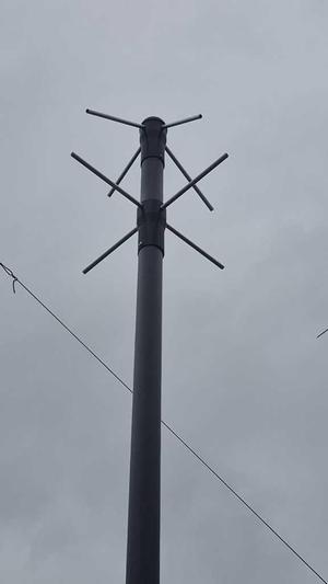 Asymmetric turnstile antenna