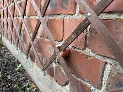 Foldable wooden trellis wall mount