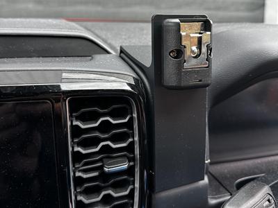 UHF Mic/Phone mounting bracket Ford Everest