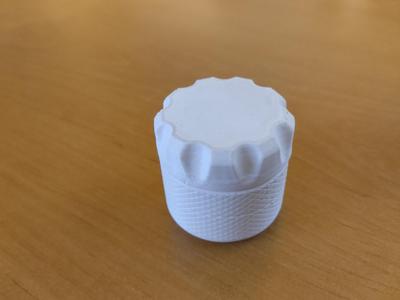 Twist lock container
