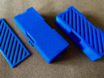 Draggy box holder with lid, two versions.