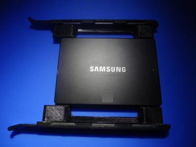 Adjusted 2.5" to 3.5" HDD/SSD Adapter