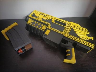 Semi-working warhammer 40k relic bolter with removable magazine