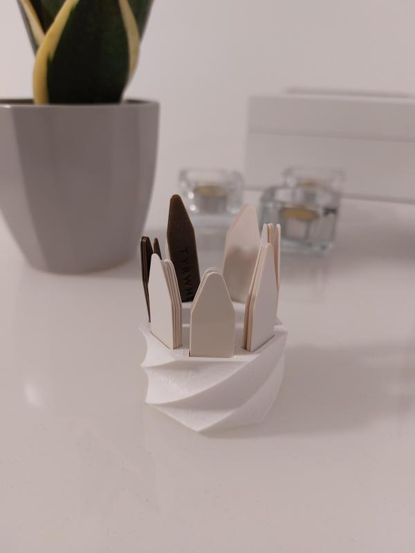 Collar stiffener holder