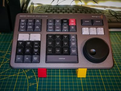 Davinci Resolve Speed Editor Stand
