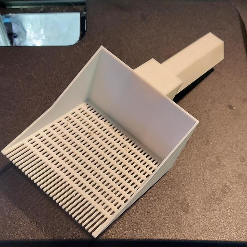 Aquarium scoop for cleaning fine sand
