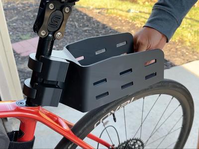 Clip on cargo rack / saddle bag for bike seat post