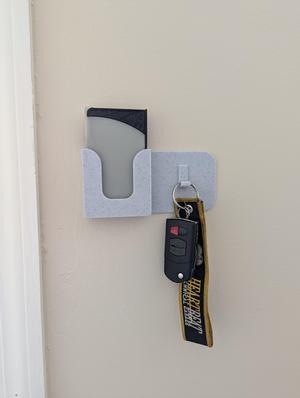 Wallet Holder and Key Hook for Maker Wallet Revamped