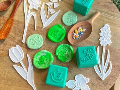 Play dough stamper cube - garden friends 
