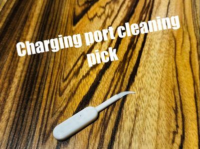 Charging port cleaning pick