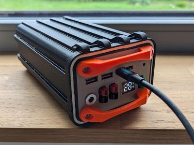 12V portable power bank (4S LFP 128 Wh) with USB charge/discharge