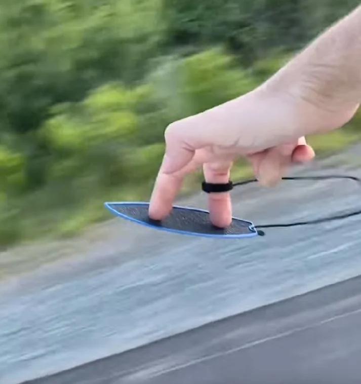 Air-fingerboarding v1.stl