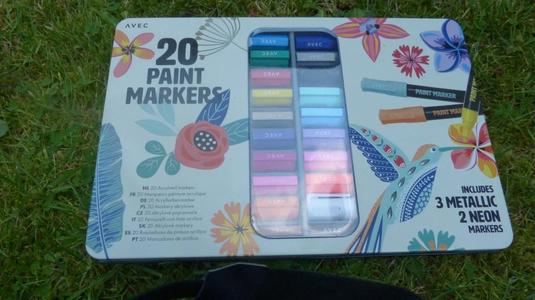 Holder for paintmarkers Action