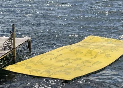 "Aqua Lily" foam floating mat bungee/tie down grommet