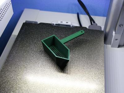 dessicant scoop with sieve, left and right handed.