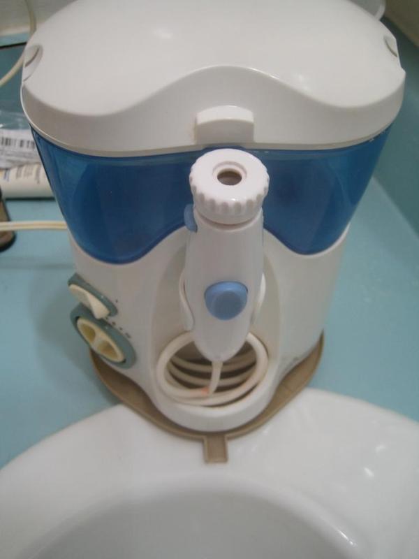 Inclined waterpik stand