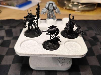 Spraypaint holder