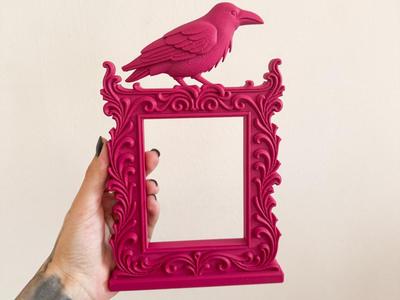 Gothic Raven Frame Ornate Decor for Dark Altars 