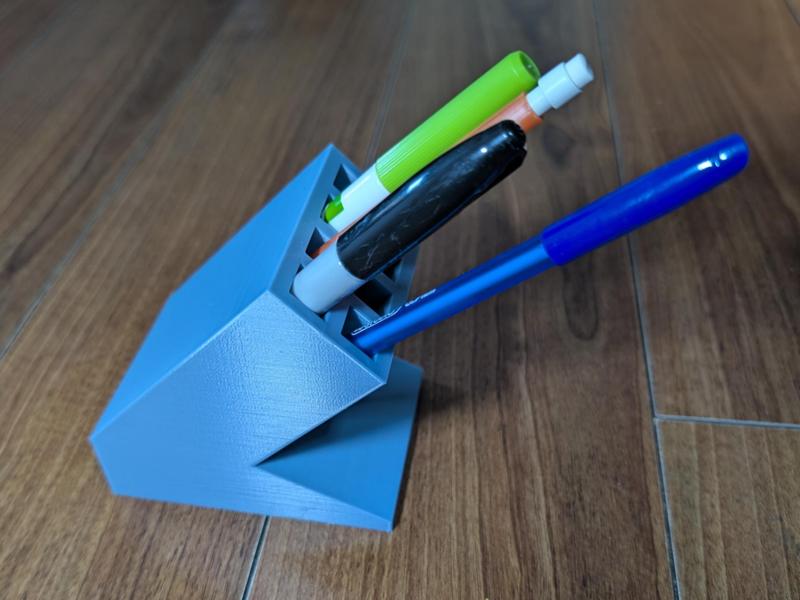 The ultimate customizable pen holder (parametric)