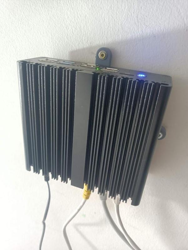 Mini PC wall hanger
