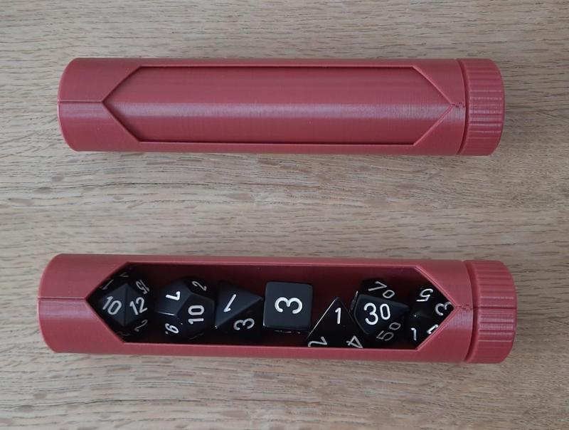 minimalistic twist dice tube (vase mode)